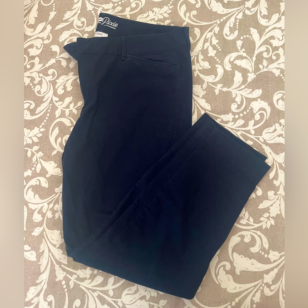 Old Navy Pixie pant- Ladies size 14, Navy color